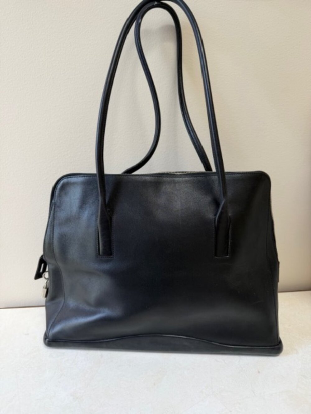VINTAGE PRADE BLACK LEATHER TOTE BAG WITH LOCK - Picture 7 of 14